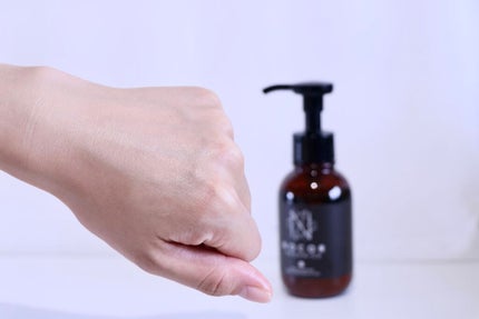 NOCOR ノコア ヒートブースター ボディマッサージ VCオイルのクチコミ「パッケージはシンプルでとても好みでした!部屋のインテリアとしても違和感なしなのが嬉しい❤︎
.....」(3枚目)