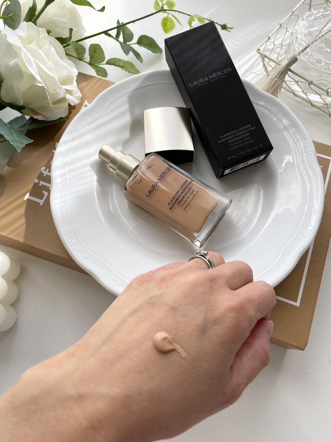 フローレス ルミエール ラディアンス パーフェクティング ファンデーション 1W1 IVORY/ローラ メルシエ/リキッドファンデーションを使ったクチコミ（3枚目）