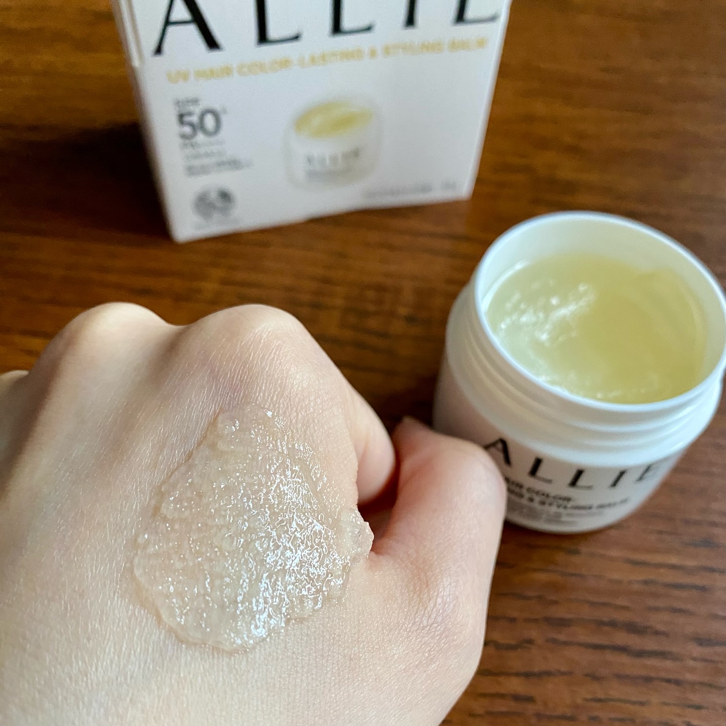 アリィー クロノビューティ UV ヘアカラーラスティング＆スタイリング バーム/アリィー/ヘアバームを使ったクチコミ（3枚目）