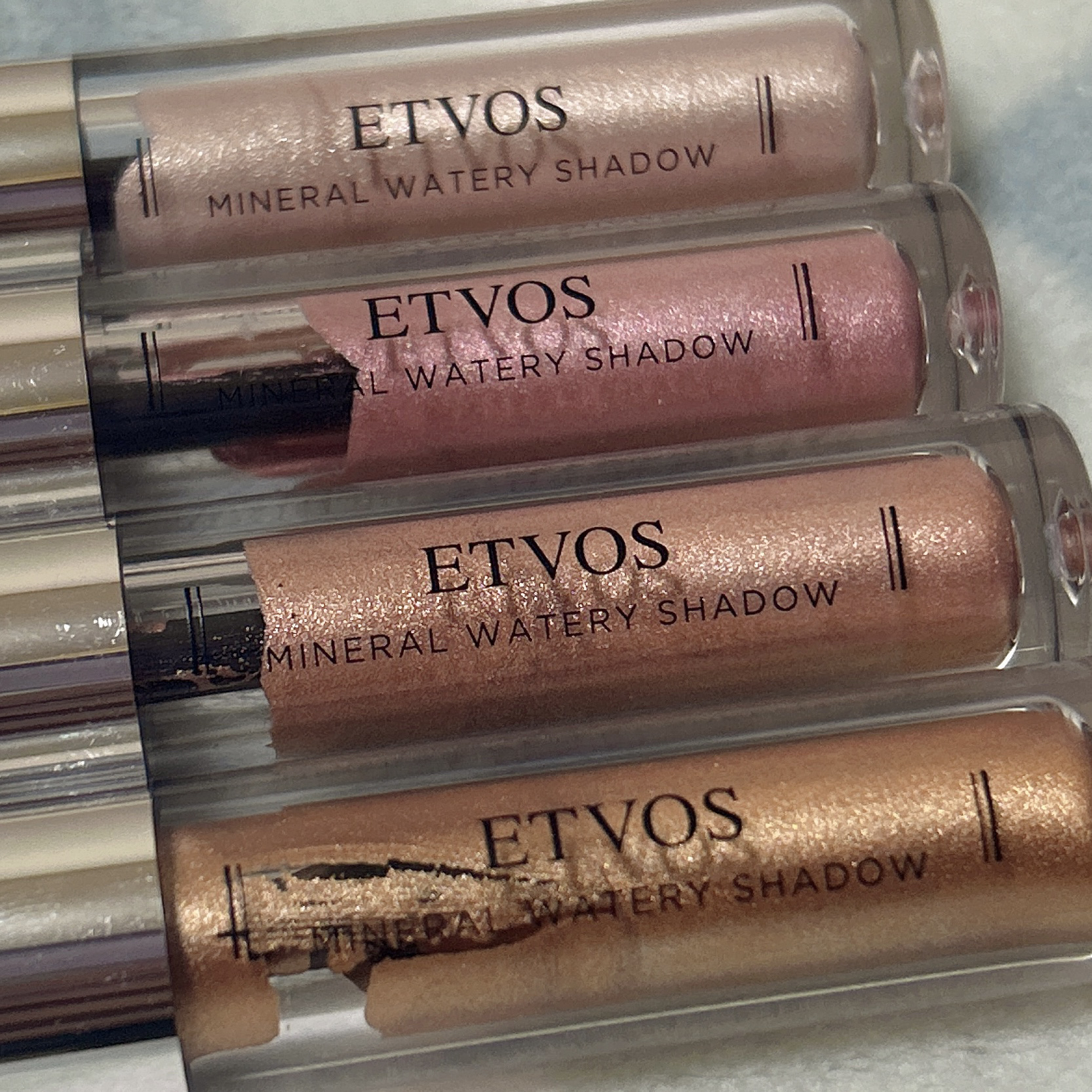 ミネラルウォータリーシャドー/エトヴォス/リキッドアイシャドウを使ったクチコミ（2枚目）