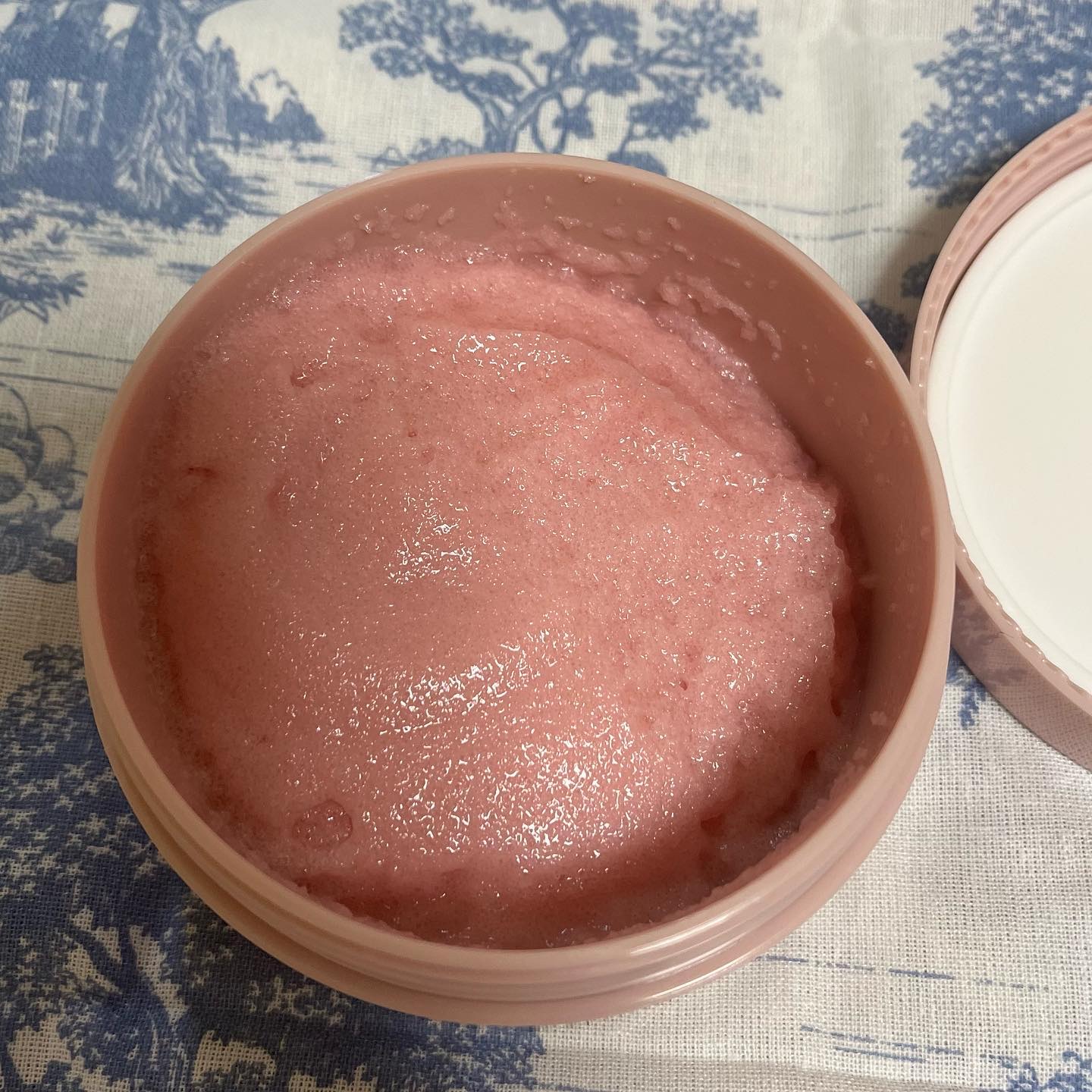 Q+Me スウィート ボム タラソ スクラブ/AGARISM/バストケア・ヒップケアを使ったクチコミ（2枚目）