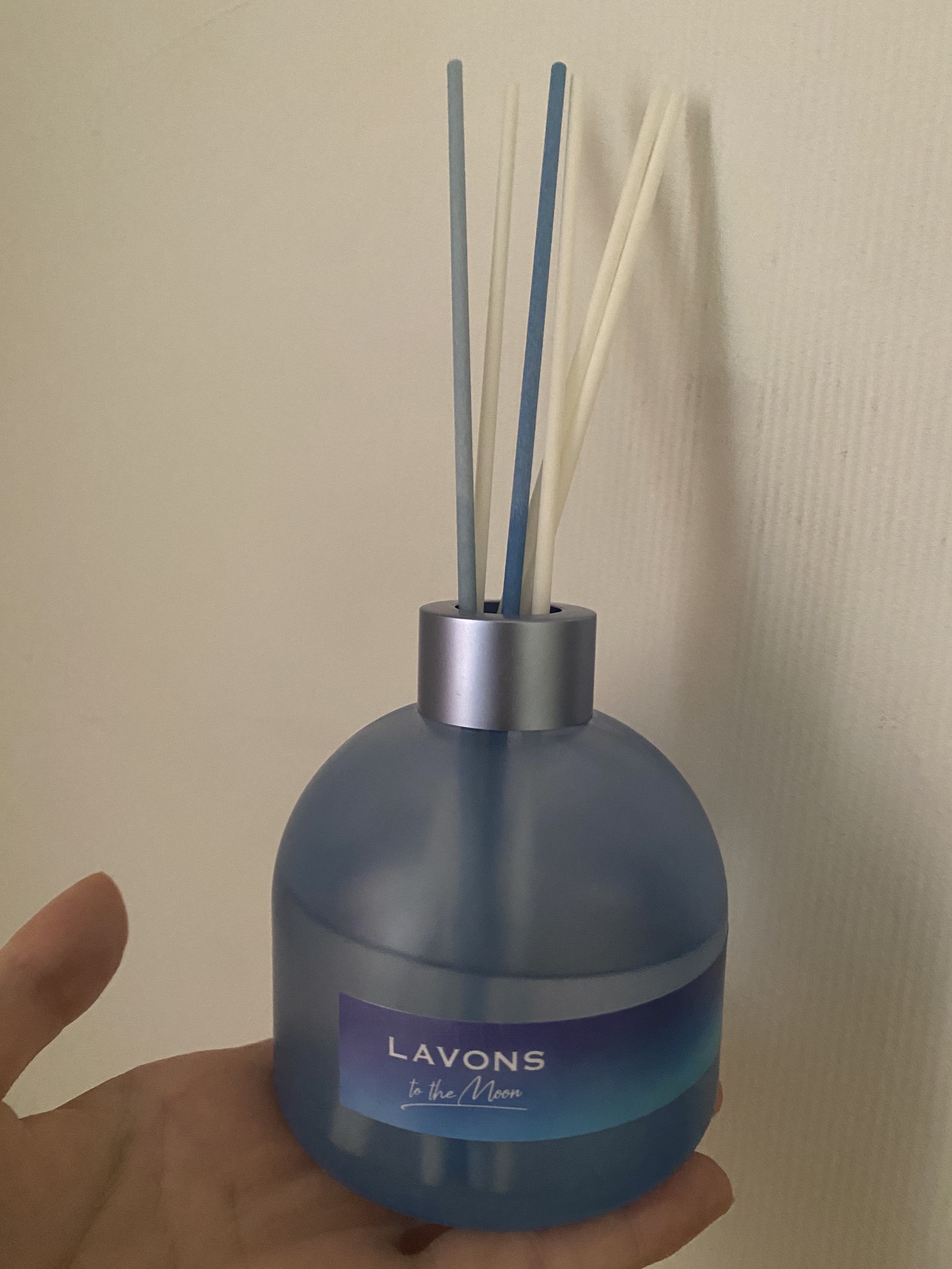 ラボン トゥザムーン ベッドルーム ディフューザー ノクターナルブルーの香りのクチコミ「♡やっぱりいい香り
♡落ち着く
♡ベッドルームに

心やすらぐ◎
深呼吸したくなる香り🫧

#.....」（1枚目）