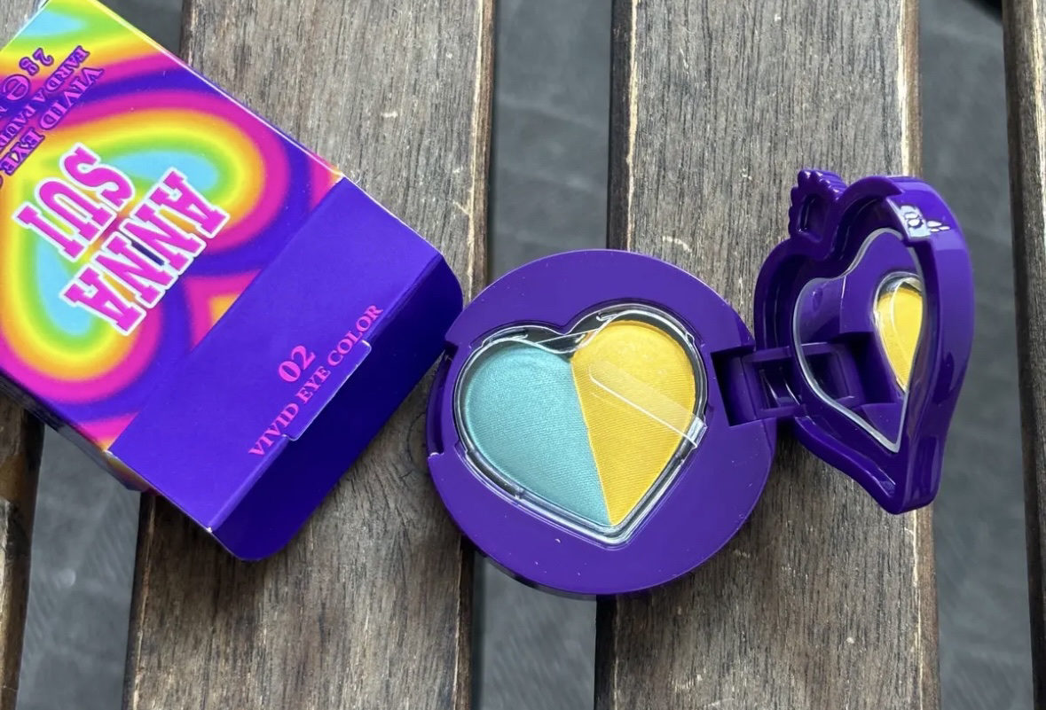 アナ スイ ヴィヴィッド アイカラー/ANNA SUI/パウダーアイシャドウを使ったクチコミ（2枚目）