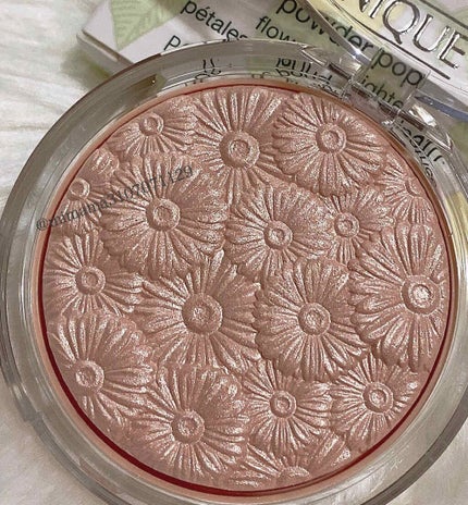 パウダー ポップ フラワー ハイライター/CLINIQUE/パウダーハイライトを使ったクチコミ(2枚目)