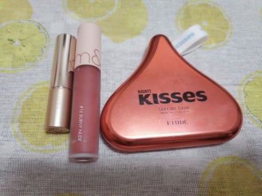 最近買ったコスメたち！

＊ETUDE HOUSEのキスチョコは中身も可愛いのに
チョコレートの匂いがしてめっちゃ良い（*'∀'人）♥*+

＊rom&ndのティントは16番を購入
凄い！全然落ちない！