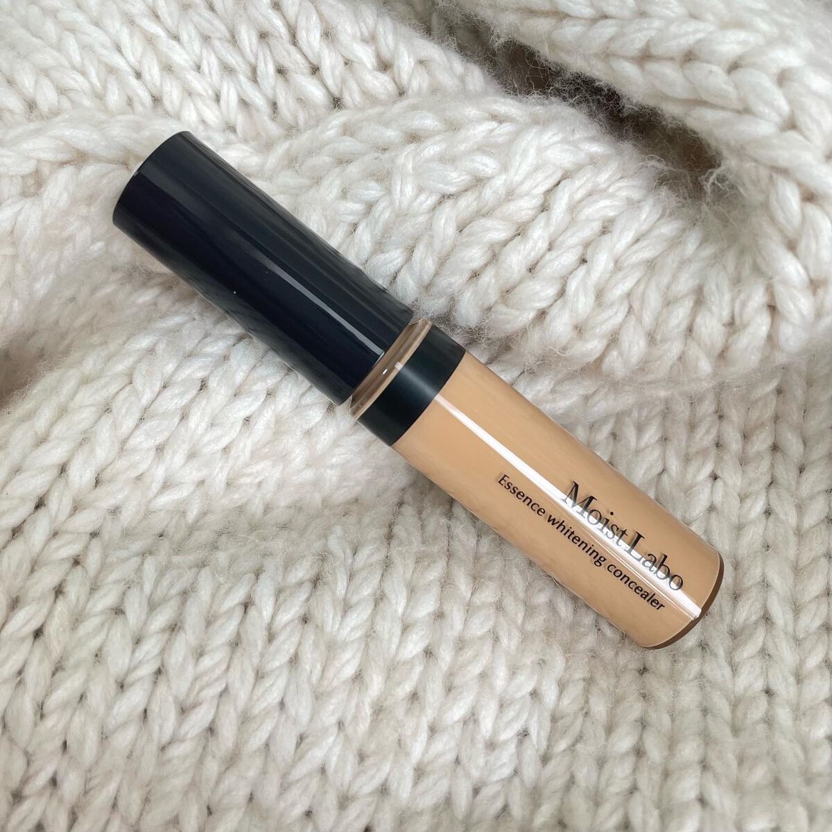 モイストラボ エッセンス薬用美白コンシーラー ナチュラルベージュ01/Moist Labo/リキッドコンシーラーを使ったクチコミ（1枚目）