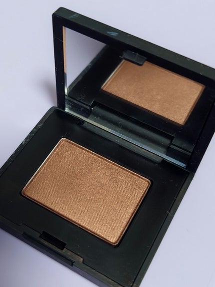 シングルアイシャドー/NARS/単色アイシャドウを使ったクチコミ(2枚目)
