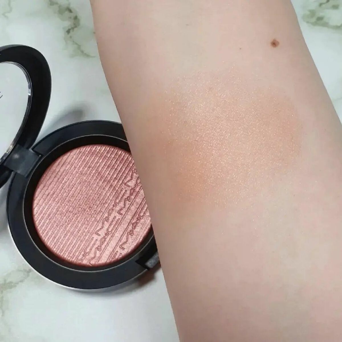 エクストラ ディメンション ブラッシュ/M・A・C/パウダーチークを使ったクチコミ(4枚目)