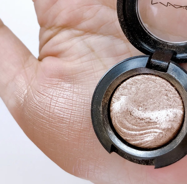 スモール アイシャドウ ダズルライト/M・A・C/単色アイシャドウを使ったクチコミ（3枚目）