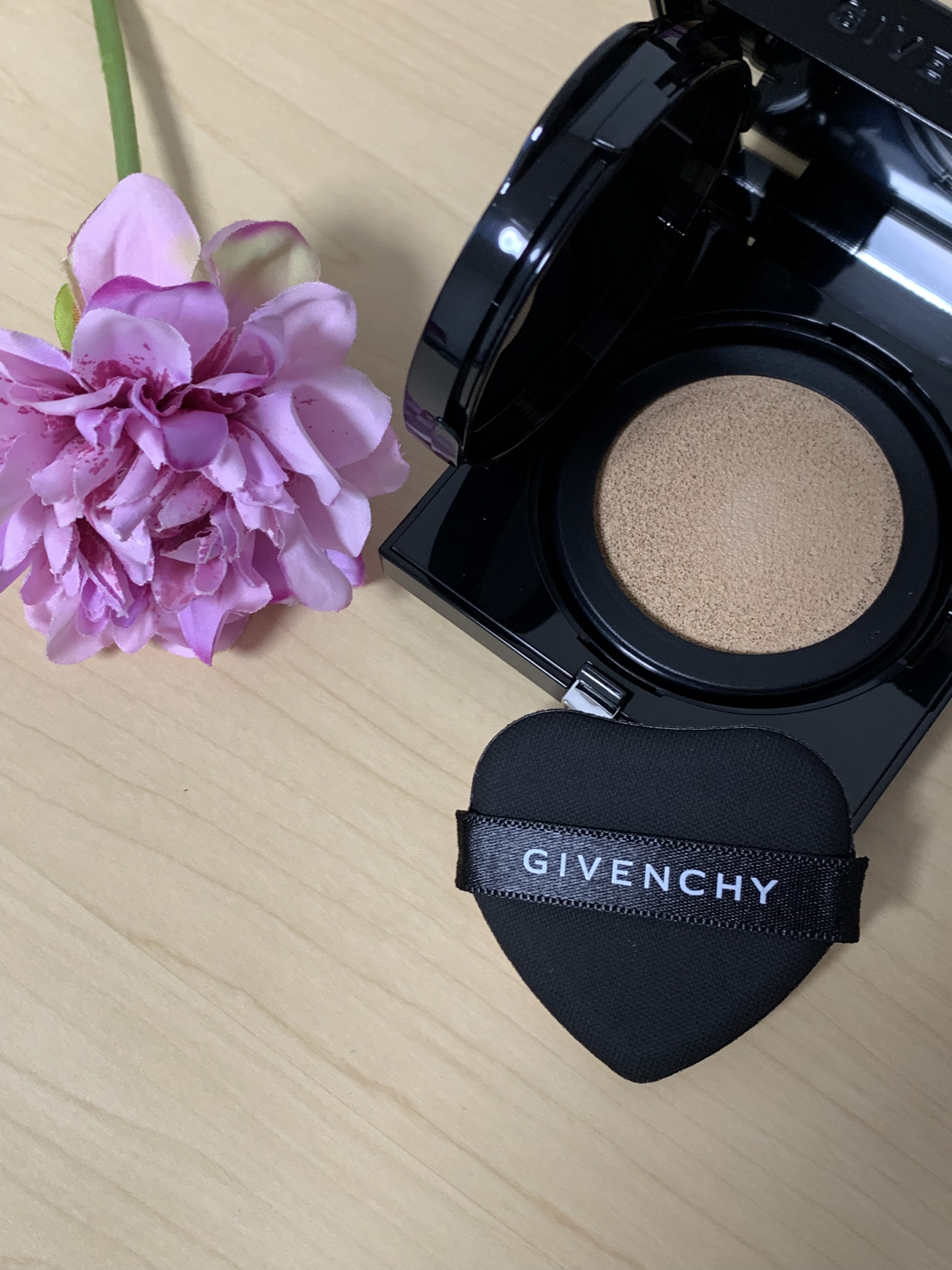 プリズム・リーブル・スキンケアリング・グロウ・クッション/GIVENCHY/クッションファンデーションを使ったクチコミ（2枚目）
