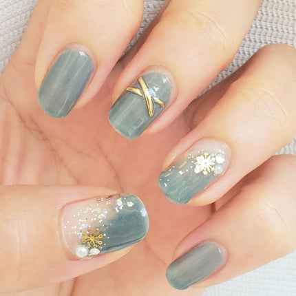 土木系おねいさん on LIPS 「今日のネイル💅2023年の締め括りはキラキラな雪ネイル❄️✼•..」(4枚目)