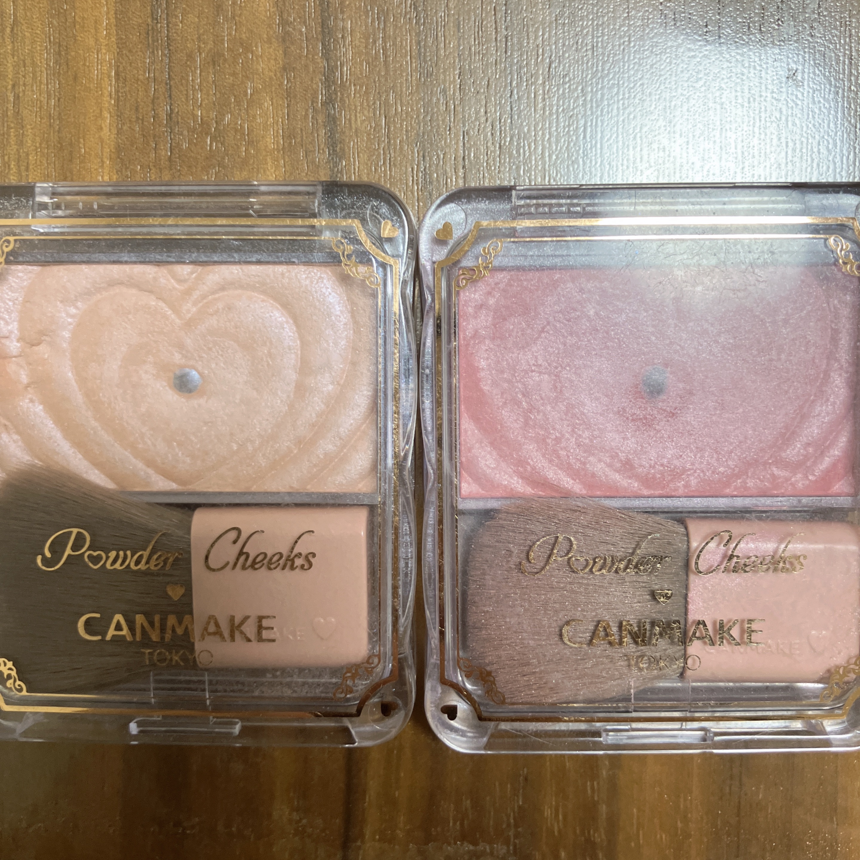 
底見えコスメ💄

キャンメイクパウダーチークス
P02リトルシャイピンク
P04クレバーベージュ
です！！

この2つは私の定番チークσ(♡∞♡)💕

P04クレバーベージュはハイライトとしてメイク直しで使ってます！！



この2つ