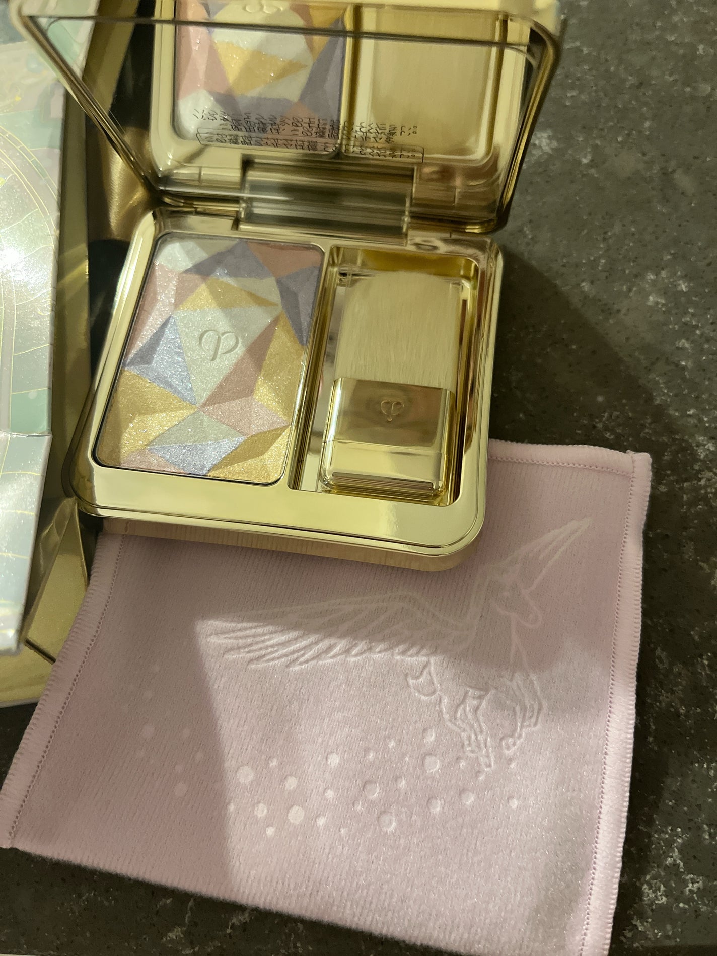 ル・レオスールデクラ /クレ・ド・ポー ボーテ/パウダーハイライトを使ったクチコミ(2枚目)