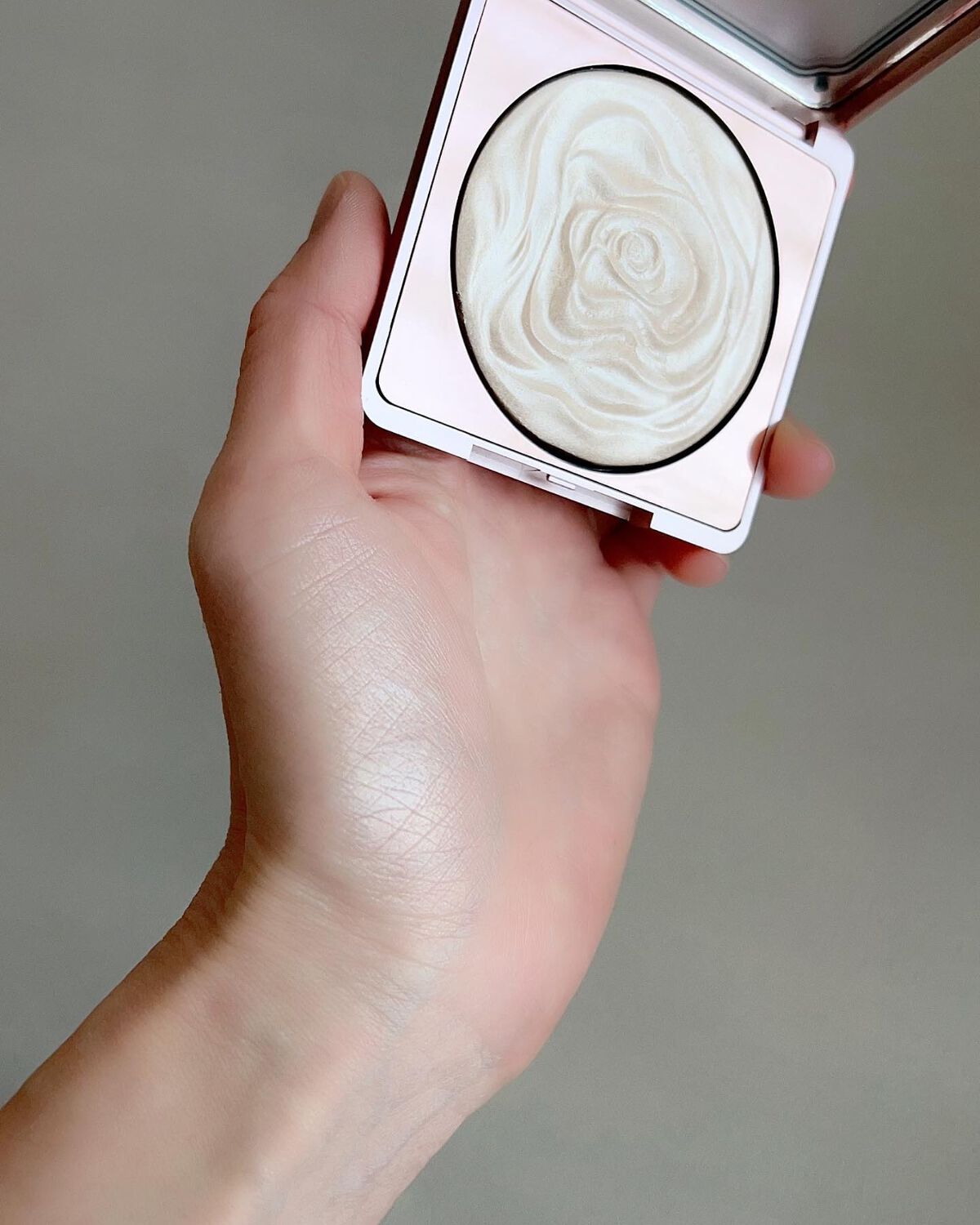 双花彫刻 ハイライト/花西子/パウダーハイライトを使ったクチコミ(5枚目)