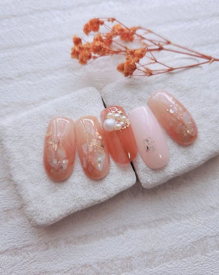 e_nails//フォロバ◎//ネイルとコスメ好きママ on LIPS 「天然石〜😁◇使用品は4枚目からいきなり寒くなって冬眠したい気分..」(2枚目)