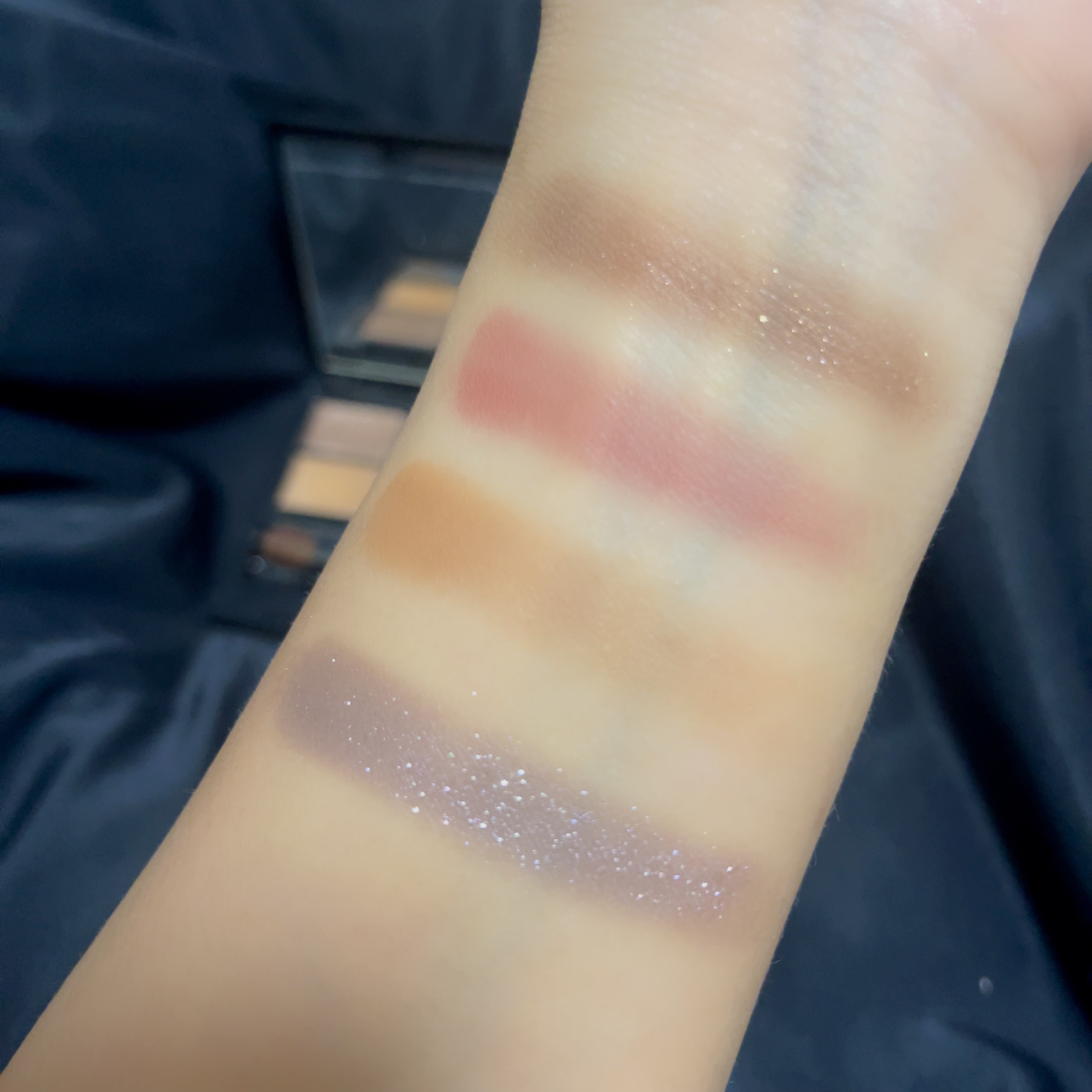 ミネラルクラッシィシャドー/エトヴォス/アイシャドウパレットを使ったクチコミ（3枚目）