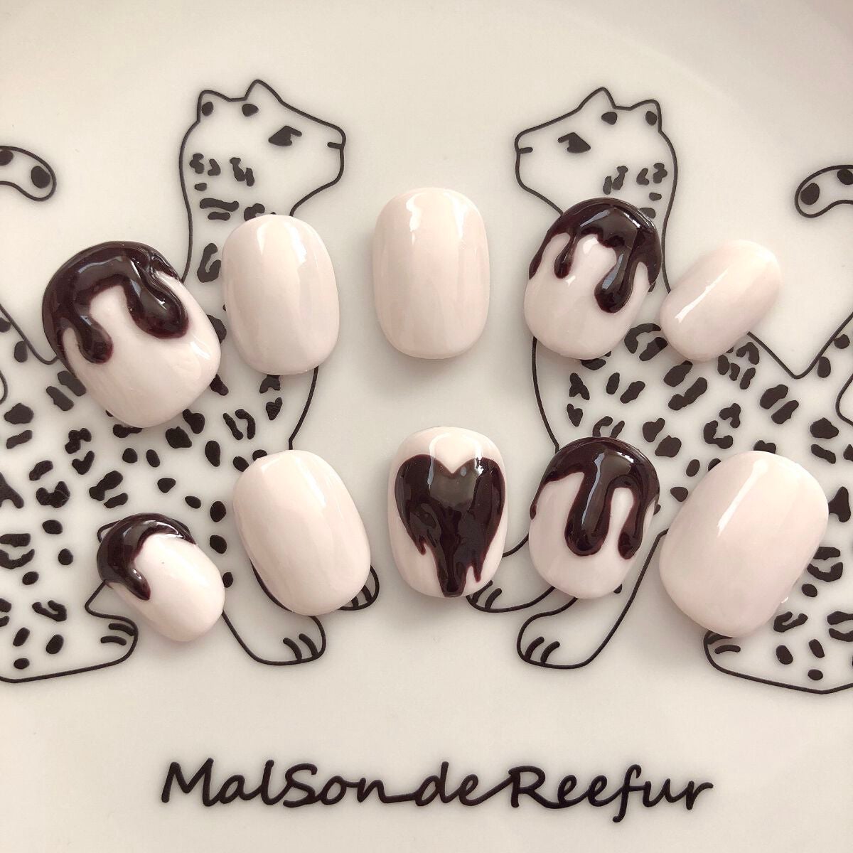 ねこ🐱 on LIPS 「☑︎メルティショコラ🫠🍫#ネイル#ネイルチップ#ネイルアート#..」(1枚目)