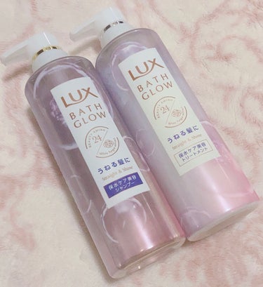 LUXバスグロウ ストレートアンドシャイン シャンプー/トリートメントの感想です。


保水ケア美容で、洗いたてのようなまとまるツヤ髪一日中続く。うるおいを与えしなやかにまとまりうねりを補整し、自然なま