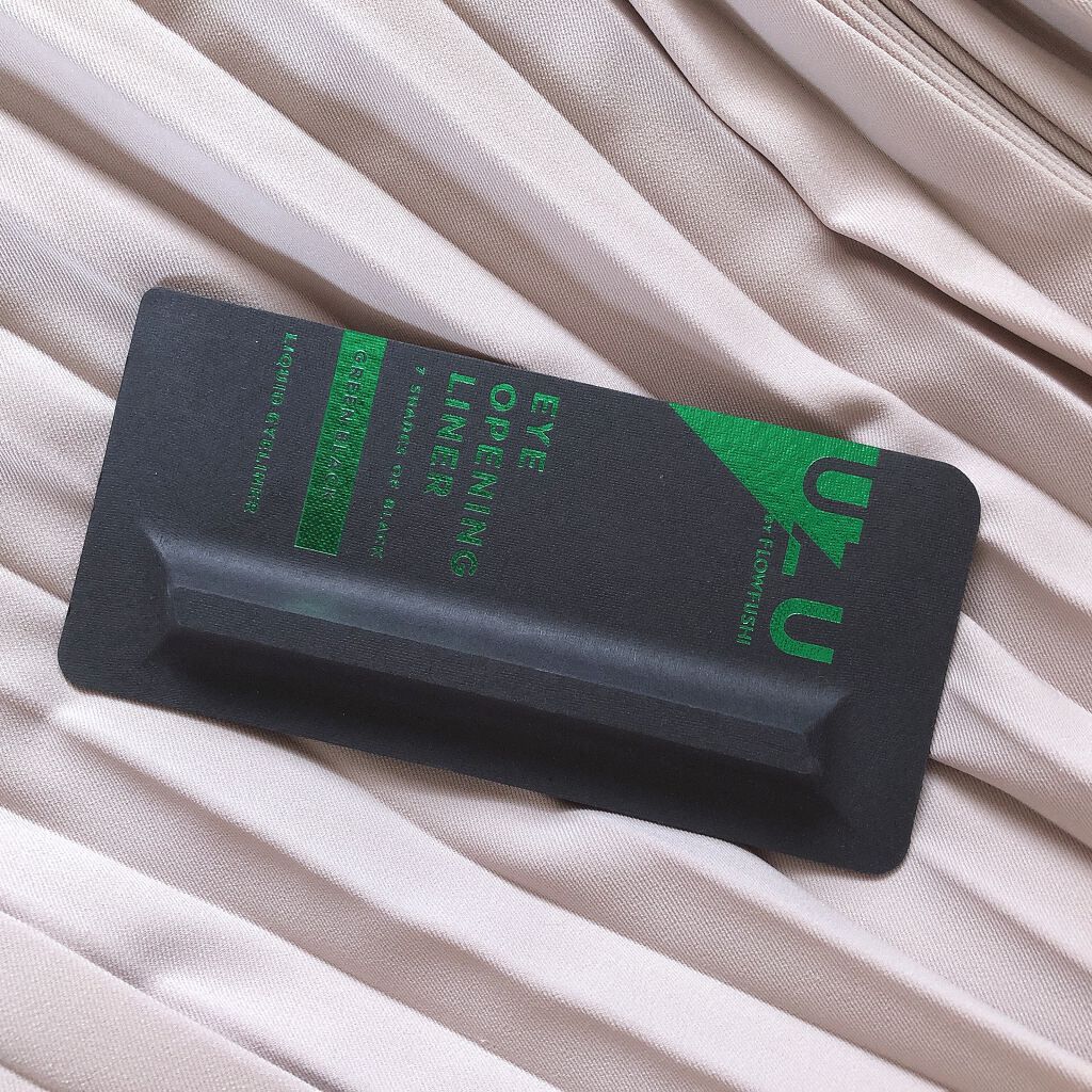 7 SHADES OF BLACK GREEN-BLACK/UZU BY FLOWFUSHI/リキッドアイライナーを使ったクチコミ（3枚目）