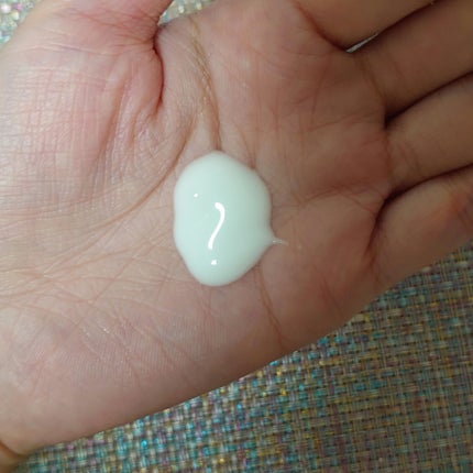 ニベア ニベアUV ウォータージェル SPF35のクチコミ「ずっと室内で過ごす日用に。
快適な使い心地の日焼け止め。
■ニベアUV ウォータージェル .....」(2枚目)