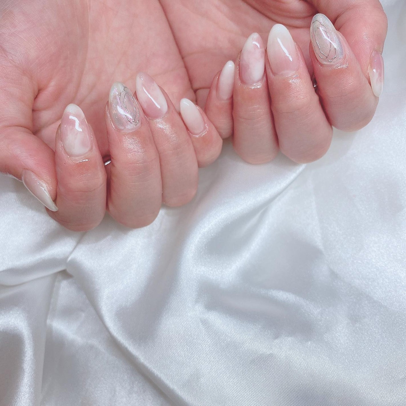 kanna on LIPS 「・・・ホワイトニュアンス🤍🕊密かに忍ばせたオーロラパウダーがか..」(2枚目)