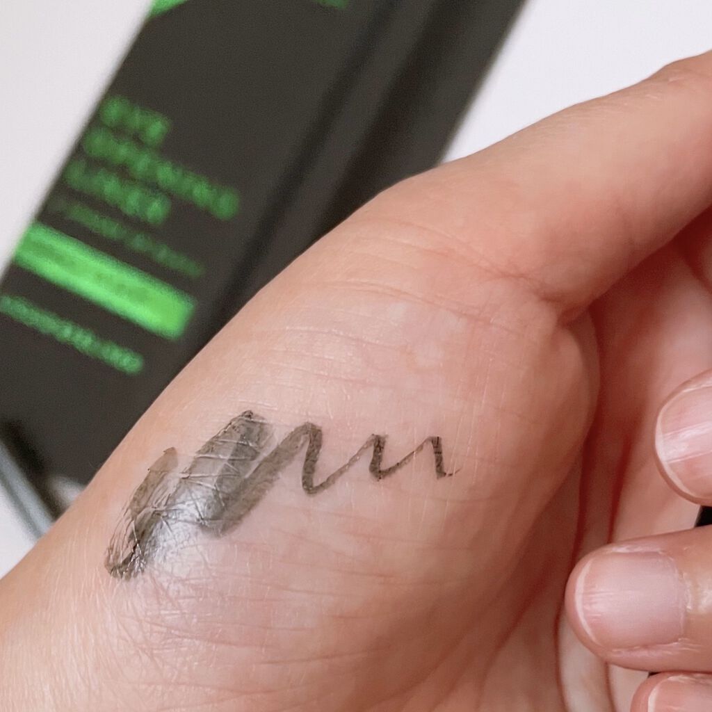 7 SHADES OF BLACK/UZU BY FLOWFUSHI/リキッドアイライナーを使ったクチコミ（3枚目）