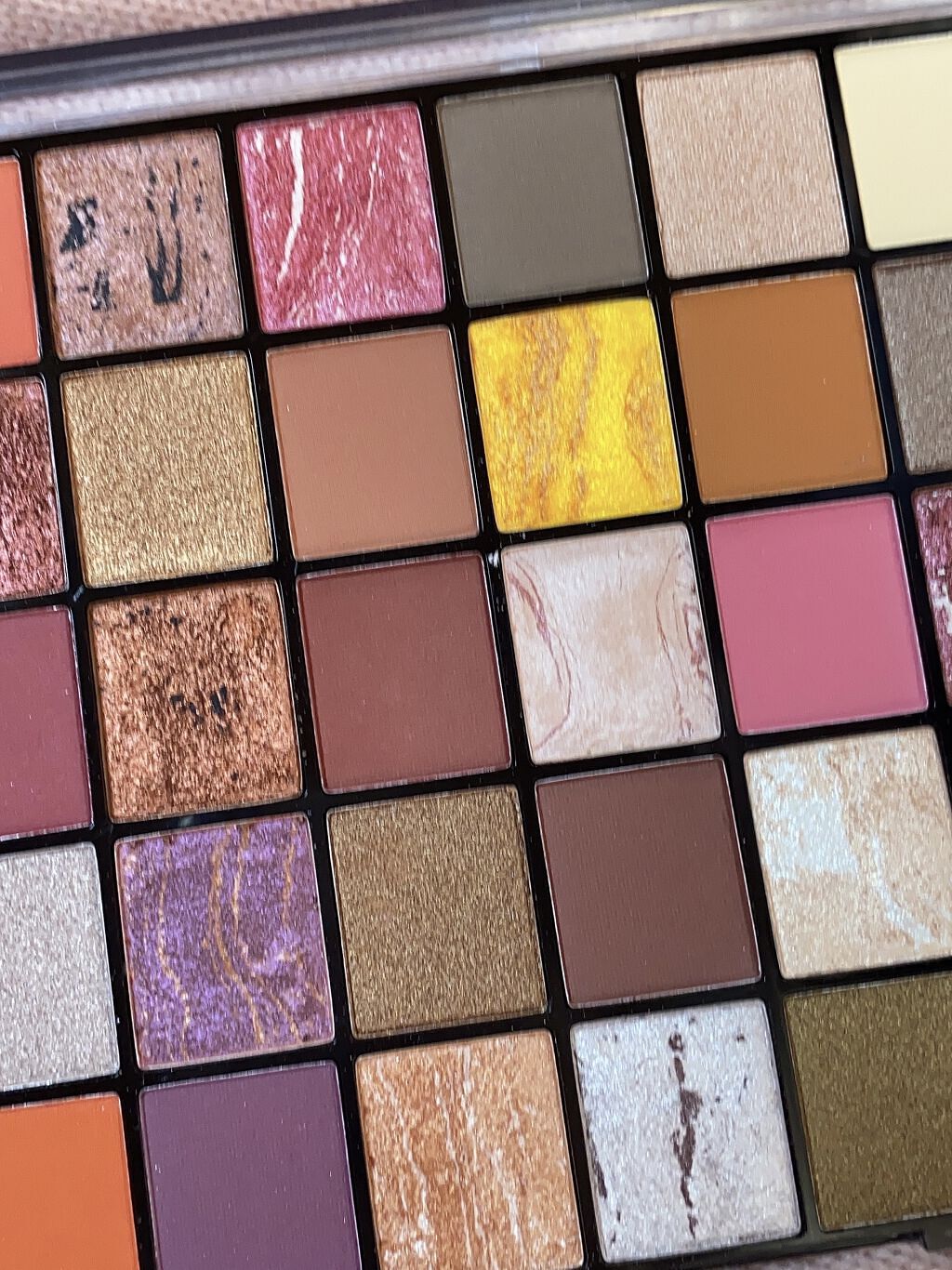 MAKEUP REVOLUTION Revolution Maxi Reloaded Palette のクチコミ「❤︎MAKEUP REVOLUTION
　　　　めちゃくちゃな多色パレット❤︎

──────.....」（2枚目）