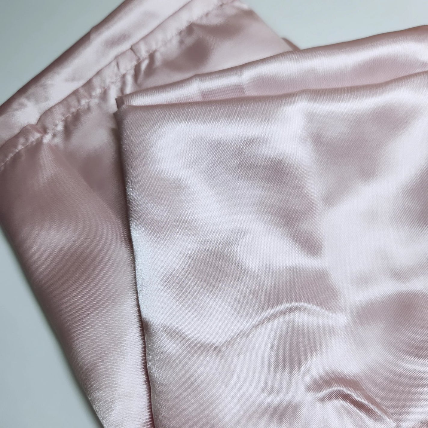 mochi.フォロバ on LIPS 「🐏💤𓈒𓏸寝てる間も美容Time⸜🕰⸝✨エアロシルク枕カバー..」(2枚目)