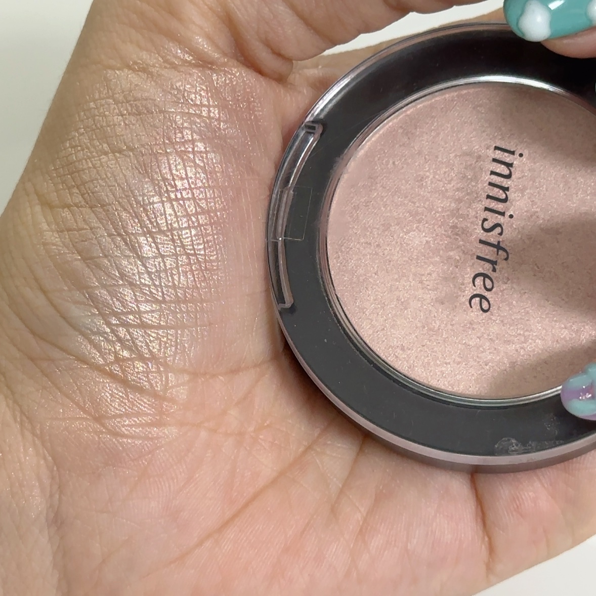 オーロラシマー ハイライター/innisfree/パウダーハイライトを使ったクチコミ（3枚目）