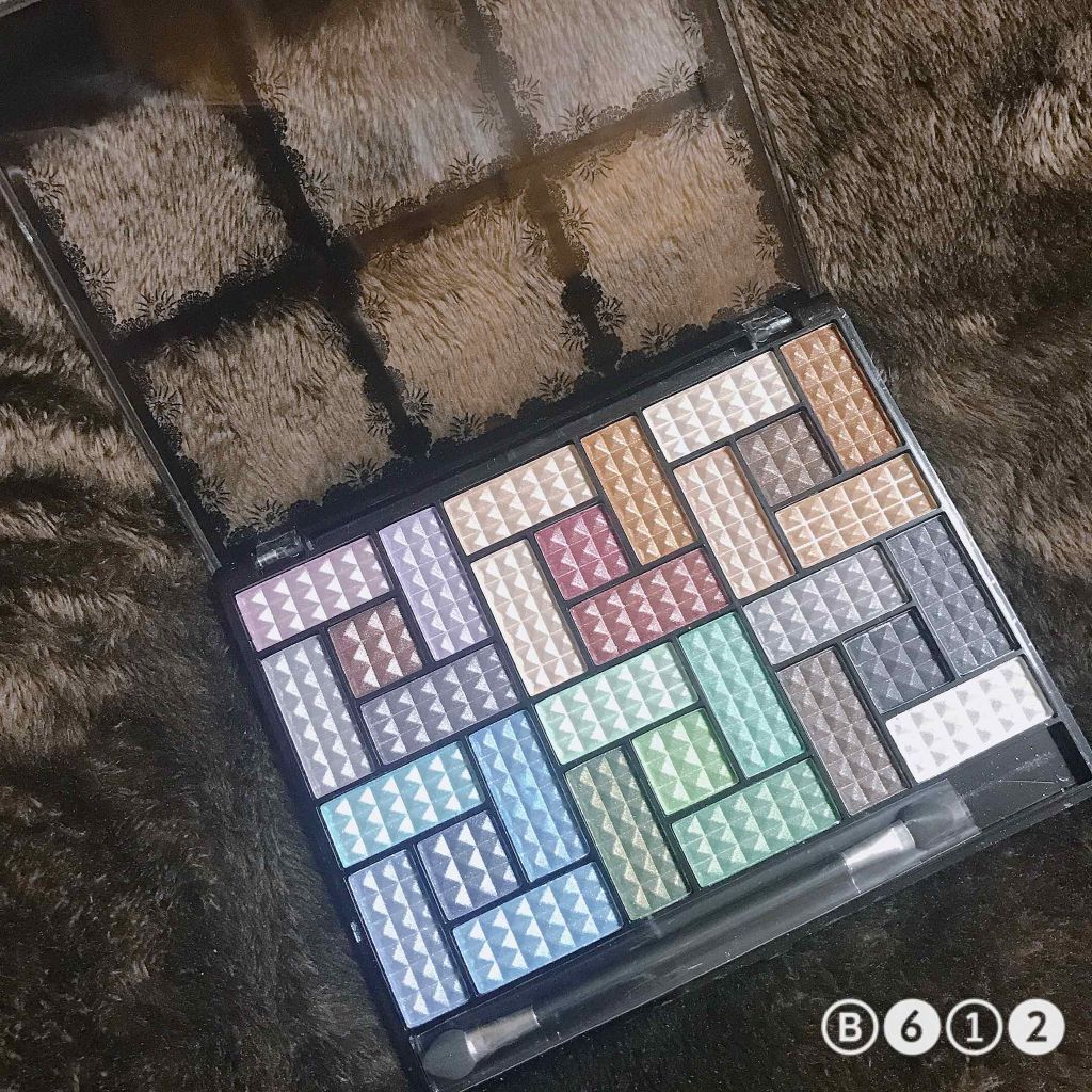 30COLORSEYESHADOWPALETTE/Dolly Angel/アイシャドウパレットを使ったクチコミ(2枚目)