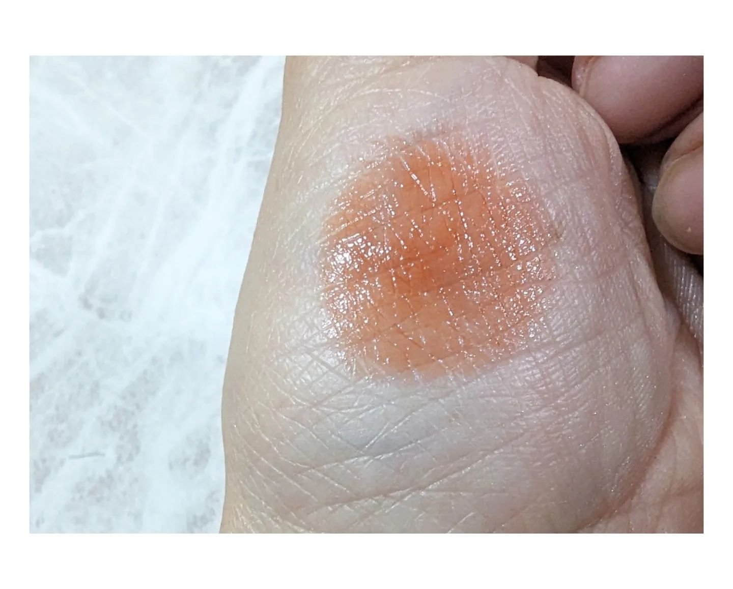 ボンディンググロウリップスティック/Laka/口紅を使ったクチコミ（2枚目）