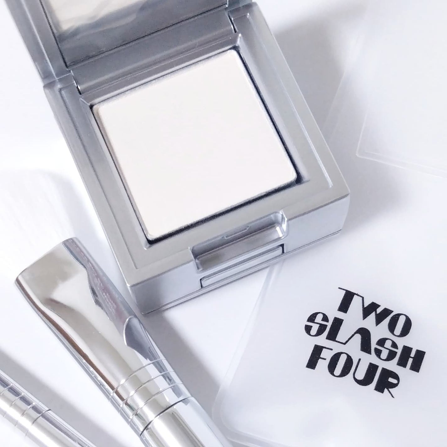 ストロビングフェイスキューブ/TWO SLASH FOUR/ハイライトを使ったクチコミ(1枚目)