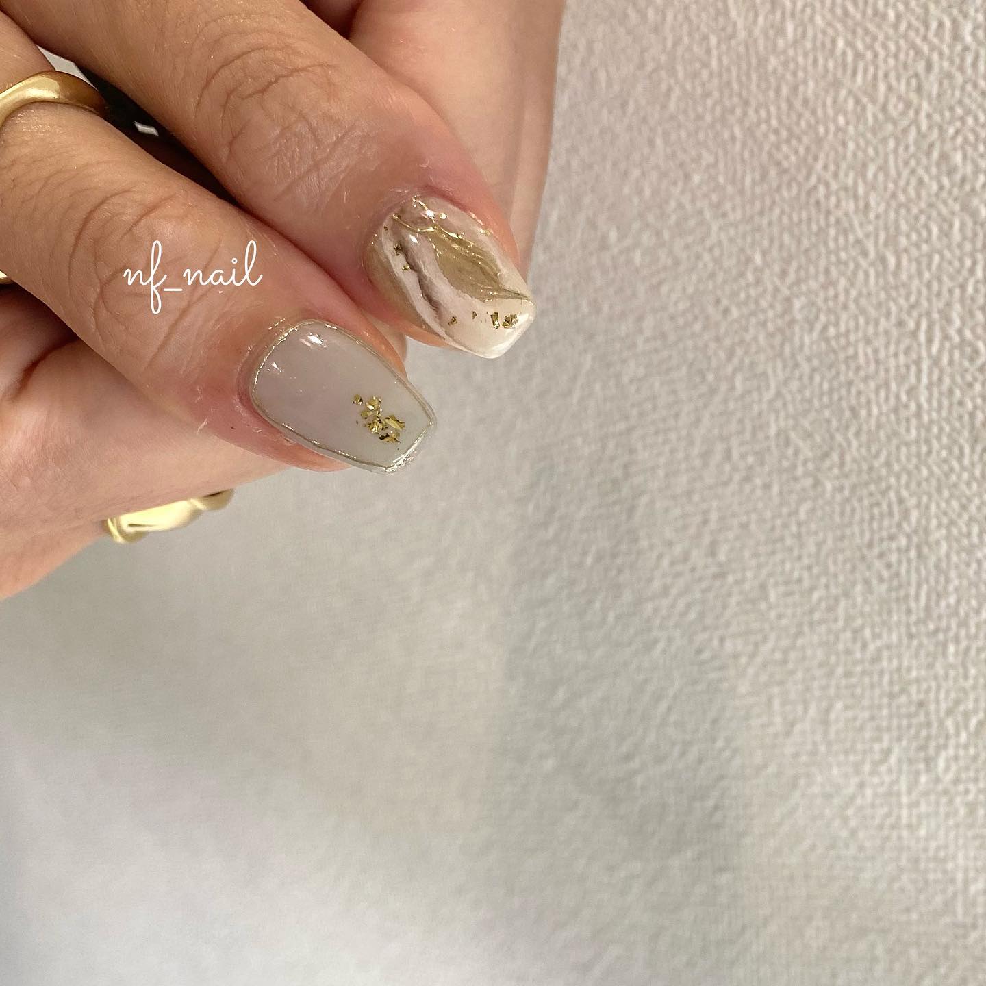 #ネイル,#ジェルネイル,#ニュアンスネイル,#キラキラネイル,#秋ネイル,#ゴールドネイル,#ゴールドミラーネイル,#グレージュネイル,#ブラウンネイルのネイルデザイン