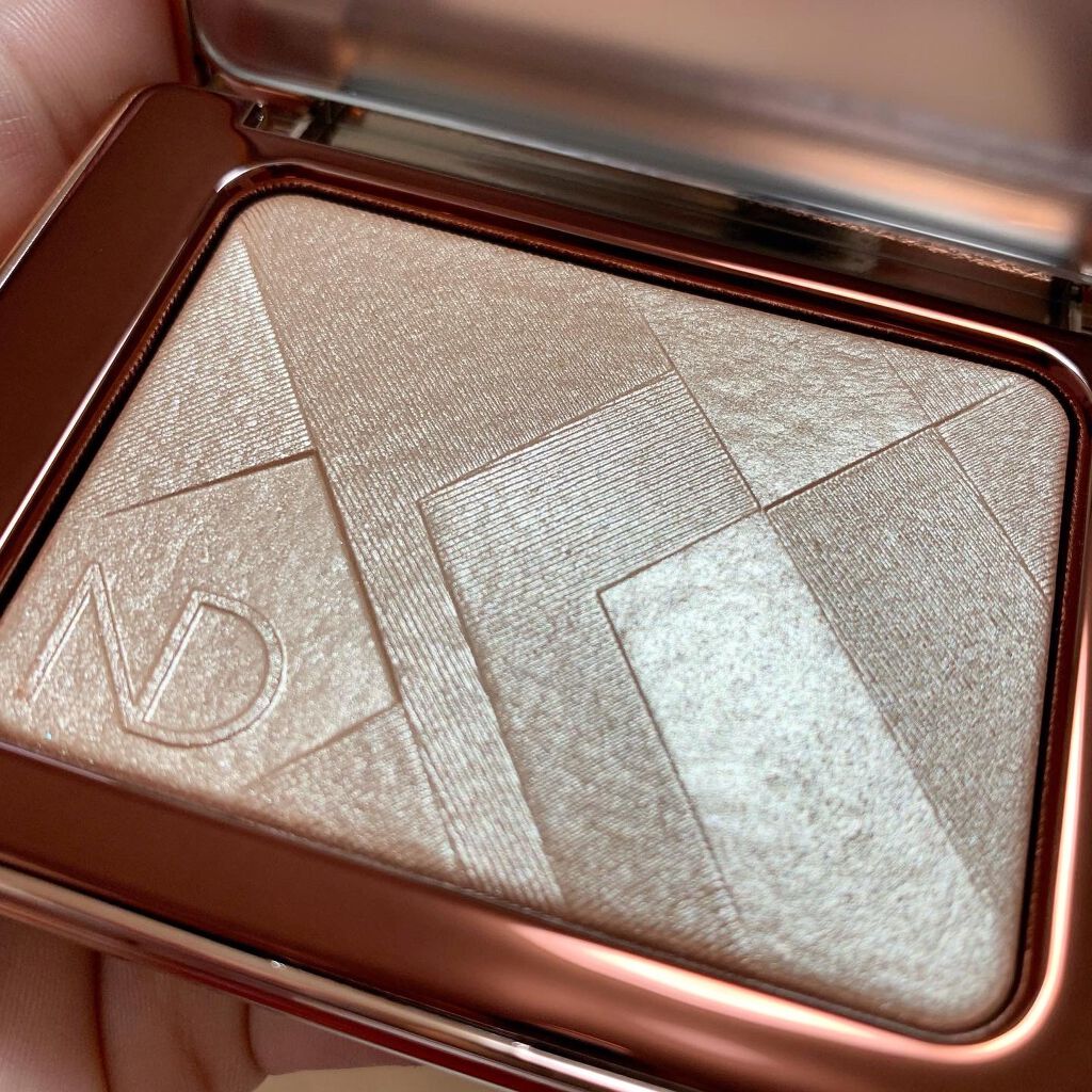 I Need A Nude Glow Highlighter/Natasha Denona/パウダーハイライトを使ったクチコミ(2枚目)