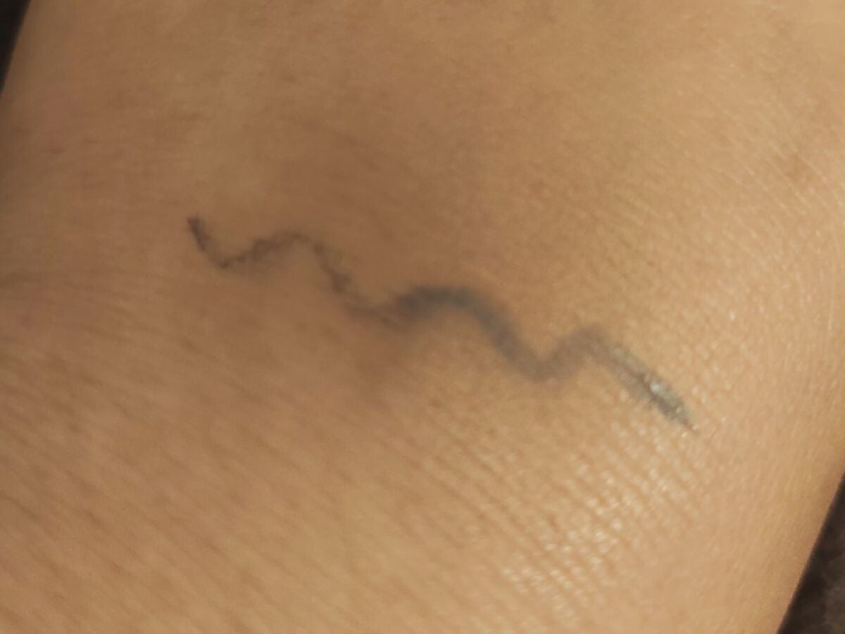 タトゥーウォータープルーフスカーコンシーラー/フォレンコス/リキッドコンシーラーを使ったクチコミ(3枚目)