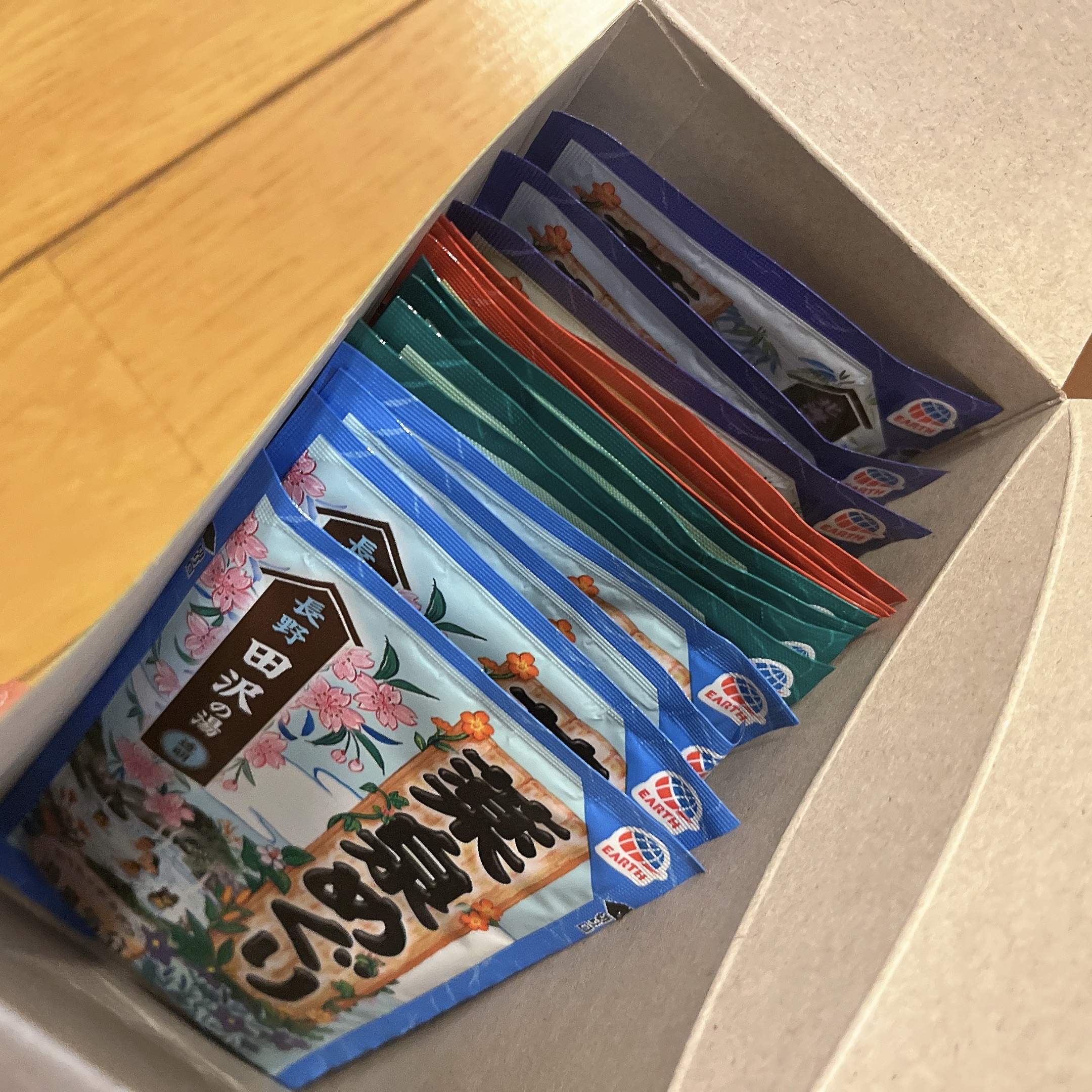 アース製薬 薬泉めぐりのクチコミ「アース製薬
薬泉めぐり

4種類の温泉が楽しめる！
違うバージョンもあって
にごり湯か透明の湯.....」（2枚目）