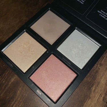 HUDA BEAUTY 3D HIGHLIGHTER PALETTE/Huda Beauty/パウダーハイライトを使ったクチコミ（3枚目）