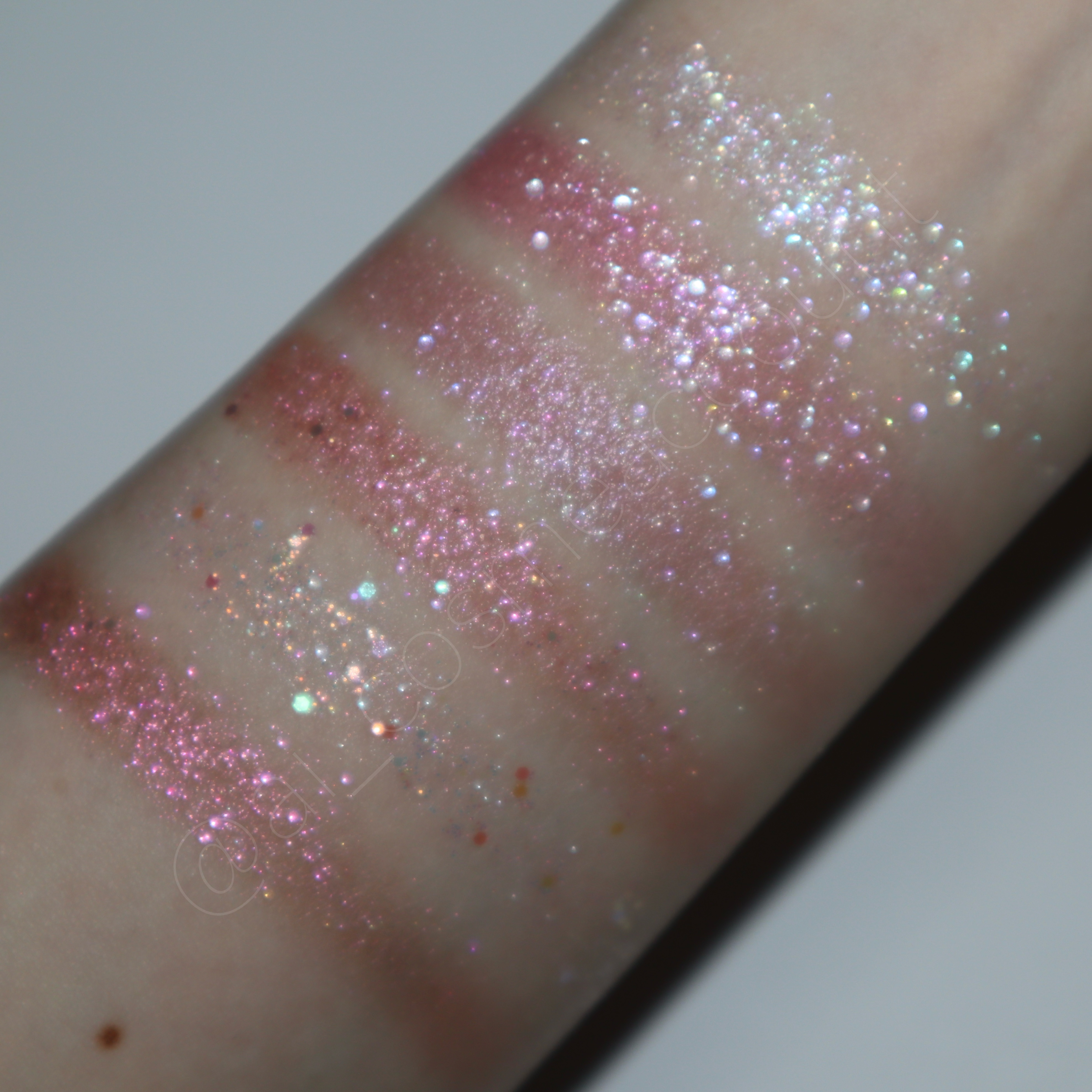 プロ アイ パレット エアー 100 グリッターシャワー(GLITTER SHOWER)/CLIO/アイシャドウパレットを使ったクチコミ（3枚目）