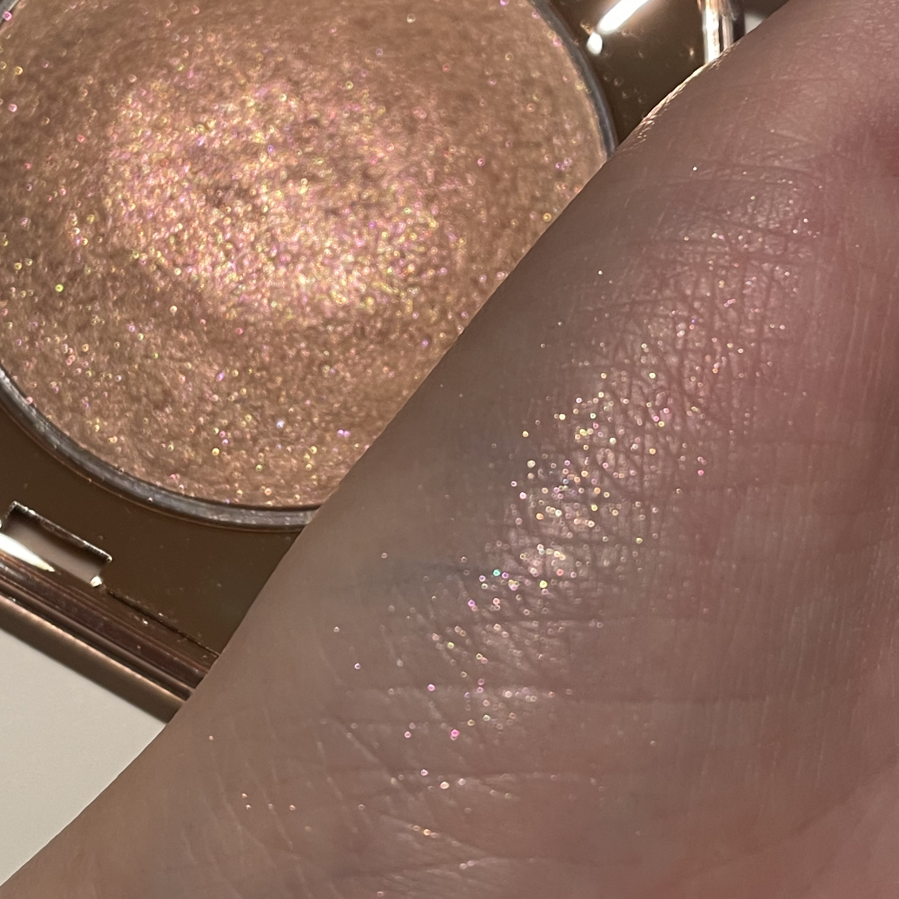 DIAMOND BOMB/FENTY BEAUTY BY RIHANNA/パウダーハイライトを使ったクチコミ（1枚目）