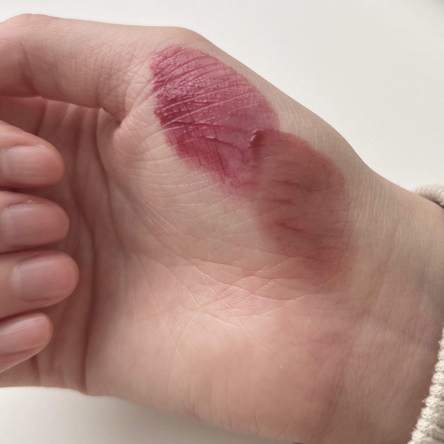 グロウ フィクシングティント レッドサングリア/ETUDE/リップティントを使ったクチコミ（3枚目）