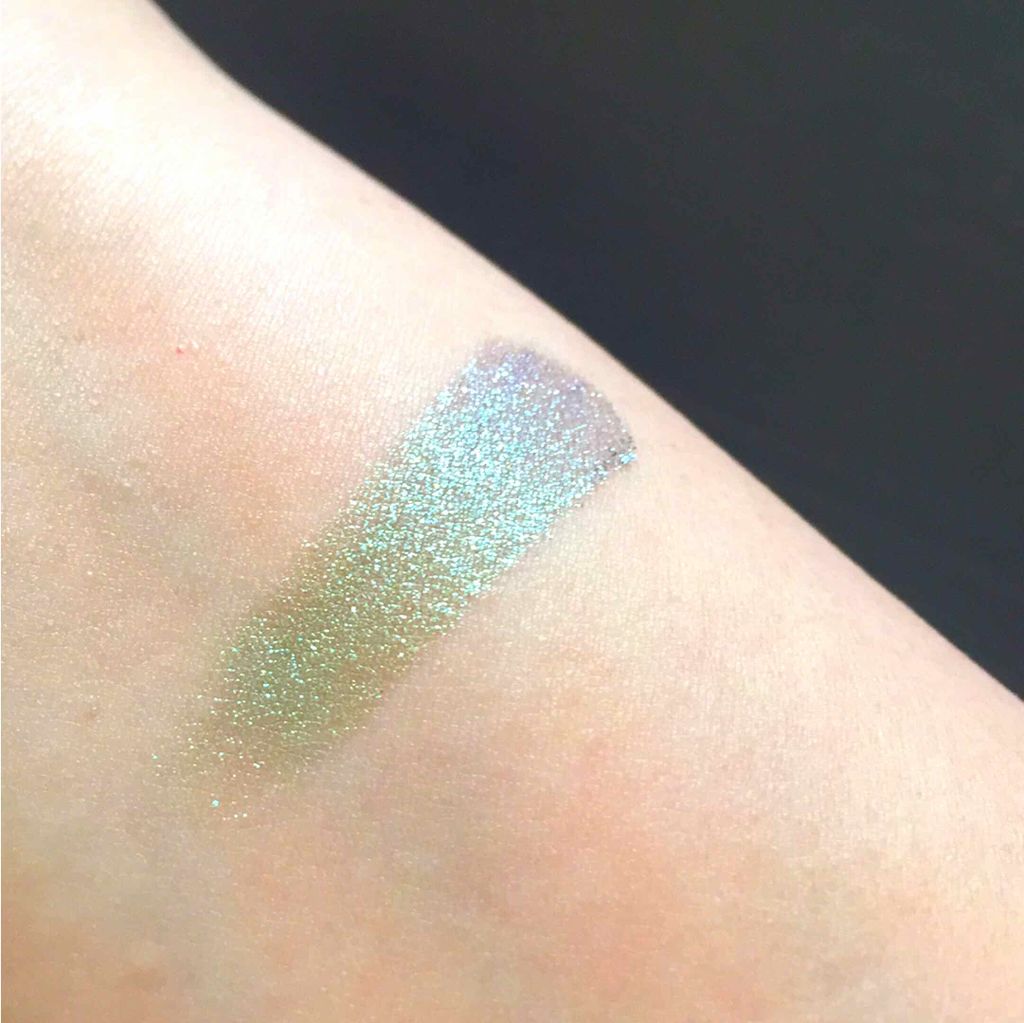 Jeffree star supreme frost/Jeffree Star Cosmetics/パウダーハイライトを使ったクチコミ（3枚目）