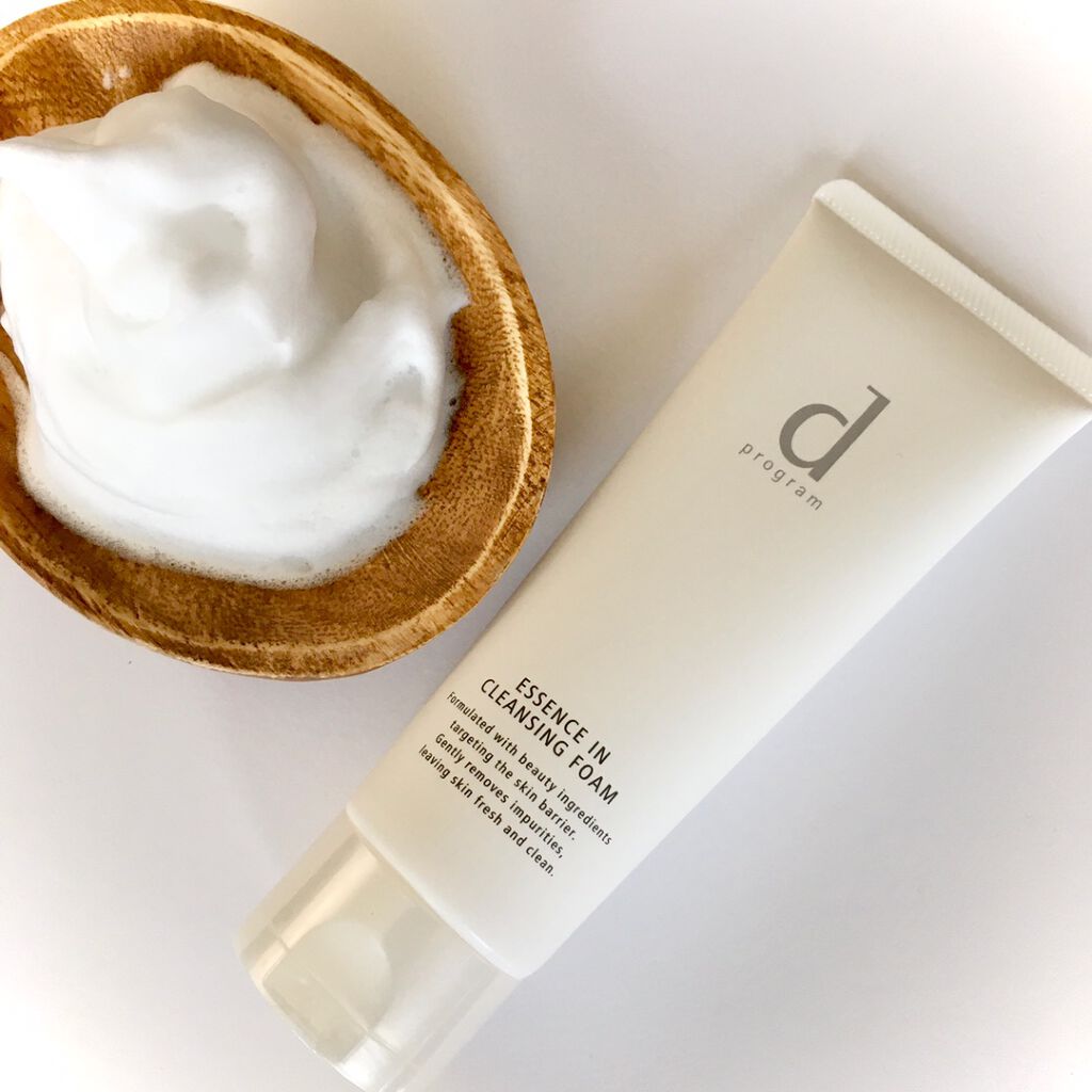 d プログラム エッセンスイン クレンジングフォーム

クッション泡でやさしく落として肌荒れ予防成分も配合の洗顔料ღ  
洗顔後のつっぱり感、乾燥が気になる方におすすめ✦

泡立てネットを使うとふわもこ泡に◌̥*⃝̣