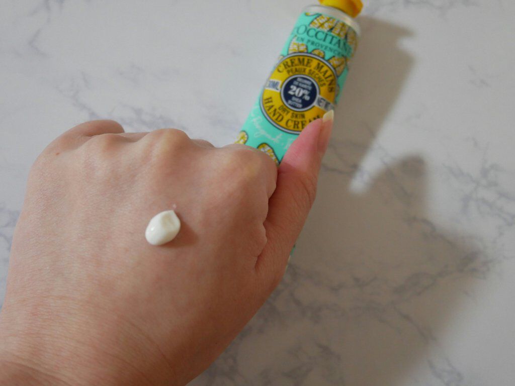 ハピネススマイル シア ハンドクリーム/L'OCCITANE/ハンドクリームを使ったクチコミ（2枚目）