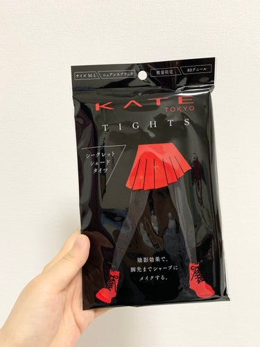 KATE　タイツ　ニュアンスブラック M-L

ケイトはコスメのブランドですが、限定でマスクやタイツも販売しています♪

普通のタイツと違いが分かりやすく、ブラックを購入してみました！

タイツの外側と内側が影になるようになっています。濃い黒色と普通のブラックで影ができるようなタイツになっていますが、自分では足が細く見えているのか分かりません。遠くから見た時に分かると思います。

厚めのタイツで足が透けることはありません。冬でも問題なく履くことができます！でもやっぱり冬は裏起毛かユニクロヒートテックタイツがおすすめ❣️


 #正直レポ の画像 その0