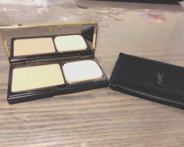 YSL ファンデーション
めちゃくちゃ良いです。値段相応の崩れにくさと毛穴を瞬殺してくれます。パフで塗るのよりブラシで塗るのをオススメします。今までプチプラのファンデで化粧直しをしていたのですがやっぱり