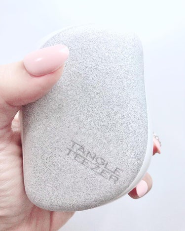 コンパクトスタイラー シルバースパークル/TANGLE TEEZER/ヘアブラシを使ったクチコミ（2枚目）