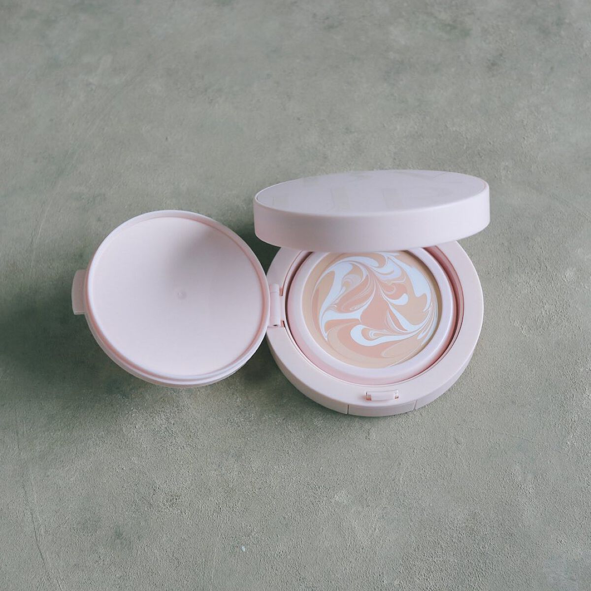 セラムフィット フルカバー マーブルパクト ＜ファンデーション＞ 17 フェア/ByUR/クリーム・エマルジョンファンデーションを使ったクチコミ（3枚目）