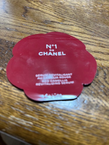 CHANEL セラム N°1 ドゥ シャネルのクチコミ「CHANEL

セラム N°1 ドゥ シャネル
(美容液)

いい匂いする美容液です💕肌がモチ.....」（1枚目）