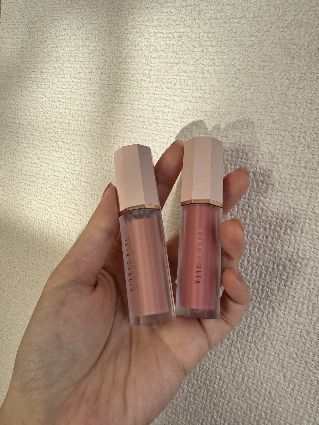 オリーブヤング第1位獲得！
水彩画メイクが叶うリキッドチーク 

💗 DEAR DAHLIA 
ペタルドロップリキッドブラッシャー
💗カラー　ベアリー ＋ ドリーミー 

指でトントン伸ばすだけで手軽にじゅわっと
ナチュラルな多幸感メイ