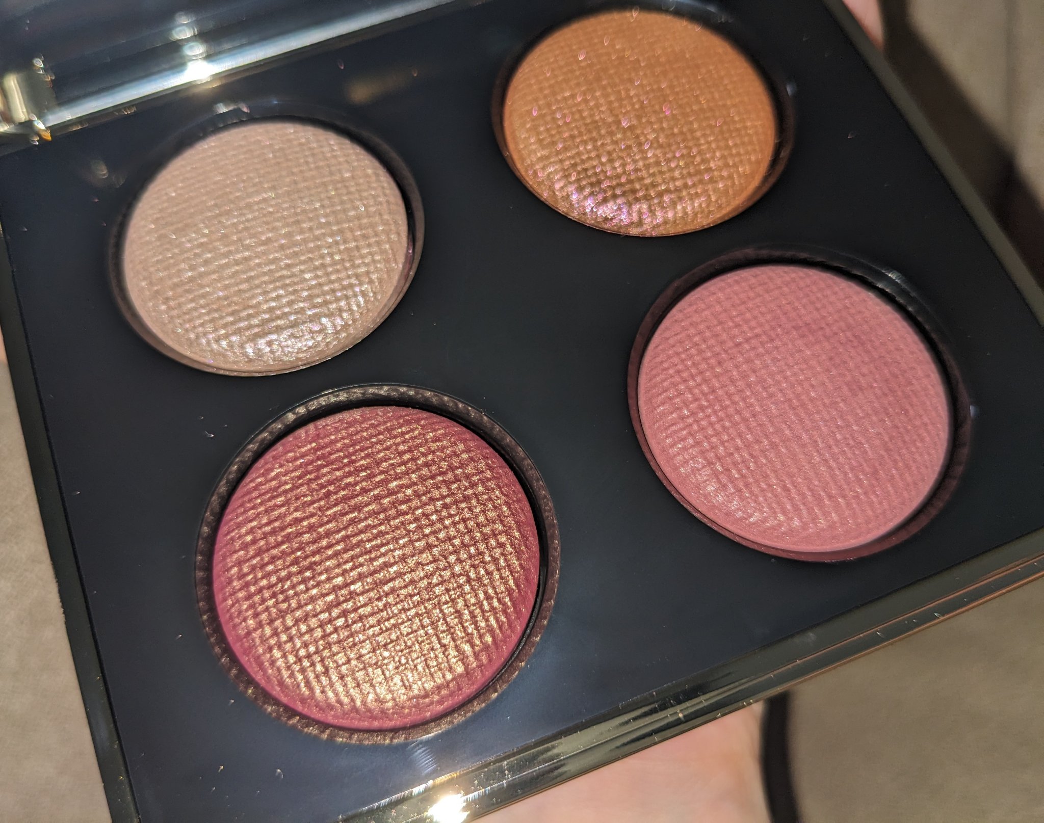 リュクス アイシャドウ クォード グロウ ウィズ ラブ コレクション/BOBBI BROWN/アイシャドウパレットを使ったクチコミ（2枚目）